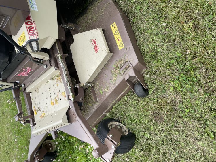 Bevestiging maaidek aan de machine Bevestiging maaidek aan de machine