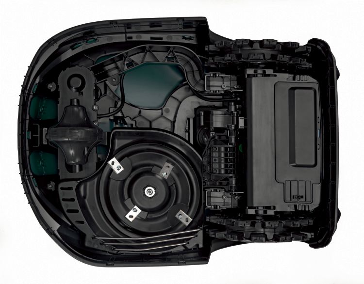 Zo smetteloos als op deze foto zal de machine na gebruik niet zijn, maar dankzij het slimme ontwerp is de Robomow zelfreinigend. Zo smetteloos als op deze foto zal de machine na gebruik niet zijn, maar dankzij het slimme ontwerp is de Robomow zelfreinigend.