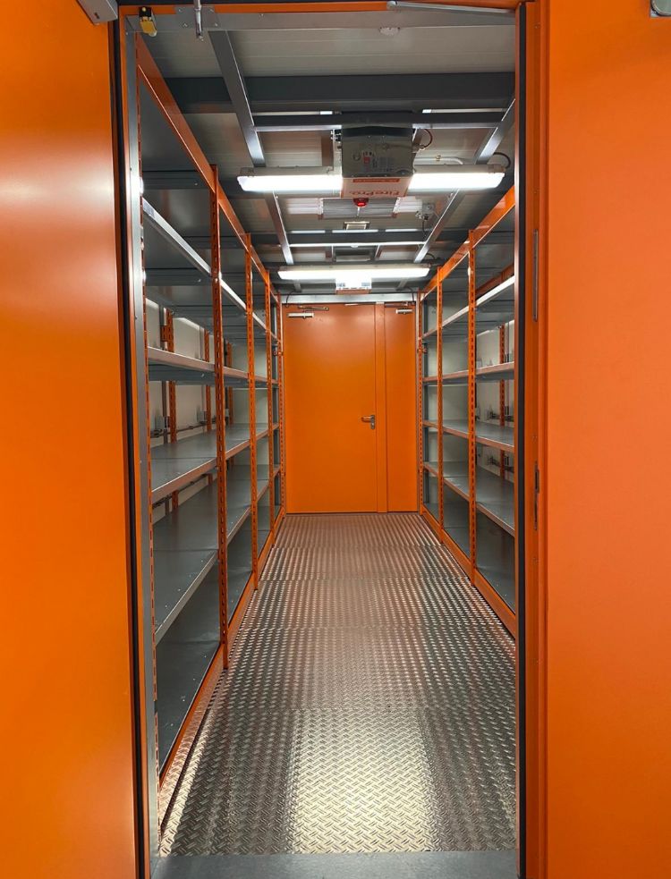 'Met name sociale werkvoorzieningen moeten de brandveiligheid hoog in het vaandel hebben staan, aangezien hier ook mensen met een beperking werkzaam zijn', aldus Koster. Hij wijst op grote brandveiligheidsoplossingen voor de opslag van lithiumaccu's, zoal 'Met name sociale werkvoorzieningen moeten de brandveiligheid hoog in het vaandel hebben staan, aangezien hier ook mensen met een beperking werkzaam zijn', aldus Koster. Hij wijst op grote brandveiligheidsoplossingen voor de opslag van lithiumaccu's, zoal