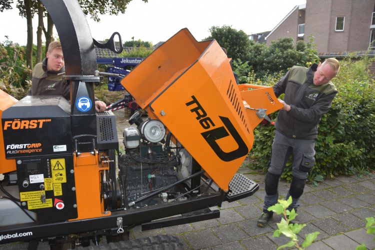 De zeer toegankelijke 45pk stage IIIB viercilinderdieselmotor De zeer toegankelijke 45pk stage IIIB viercilinderdieselmotor