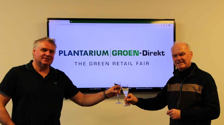 Taaf Rosbergen (links) en Jan de Vries (rechts) proosten op de samenwerking Taaf Rosbergen (links) en Jan de Vries (rechts) proosten op de samenwerking