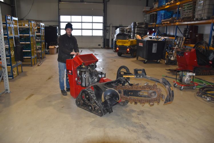 Een Toro TRX 250-loopsleuvengraver