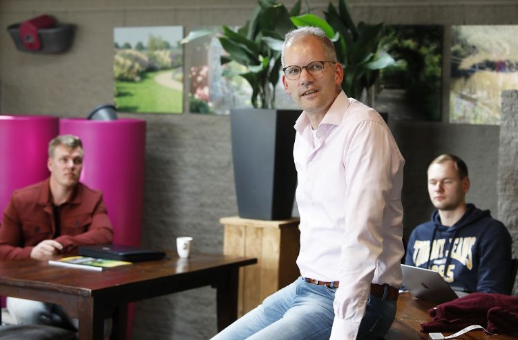 Groenversneller-bedrijfscoach Pieter Peelen tijdens een sessie Groenversneller-bedrijfscoach Pieter Peelen tijdens een sessie