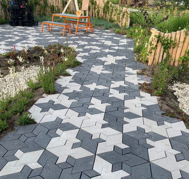 De tegels van Studio Wae op de Floriade geven een speels effect. De tegels van Studio Wae op de Floriade geven een speels effect.