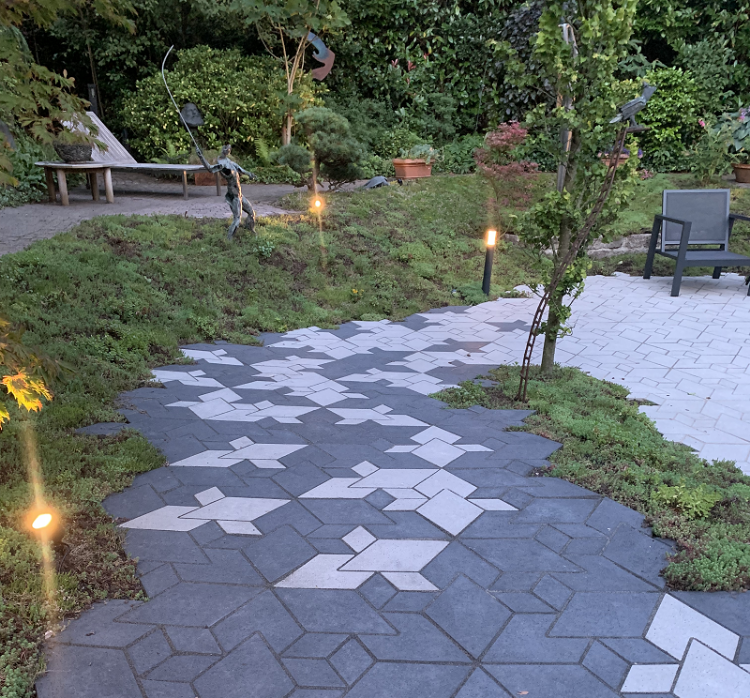 De tegels van Studio Wae op de Floriade doen aan Escher denken. De tegels van Studio Wae op de Floriade doen aan Escher denken.