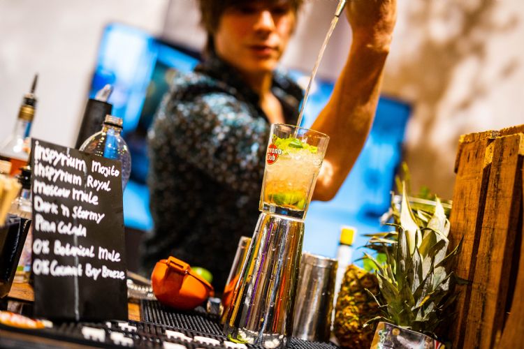 De focus komt meer te liggen op de avond; netwerken en borrelen