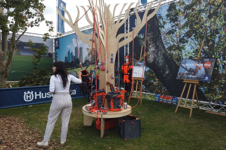 De klimuitrusting van Husqvarna is in samenwerking met Teufelberger ontwikkeld De klimuitrusting van Husqvarna is in samenwerking met Teufelberger ontwikkeld