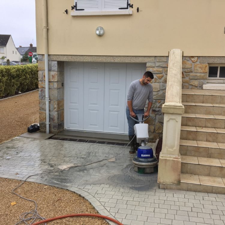 Deze schrobmachine biedt hoveniers volgens Mestdag nieuwe kansen in de markt. Deze schrobmachine biedt hoveniers volgens Mestdag nieuwe kansen in de markt.