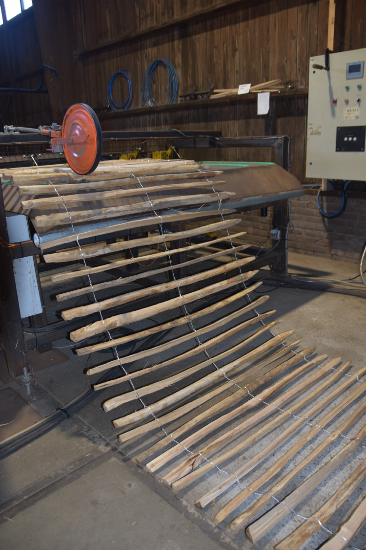 Een schapenhek voor een siertuin in wording Een schapenhek voor een siertuin in wording