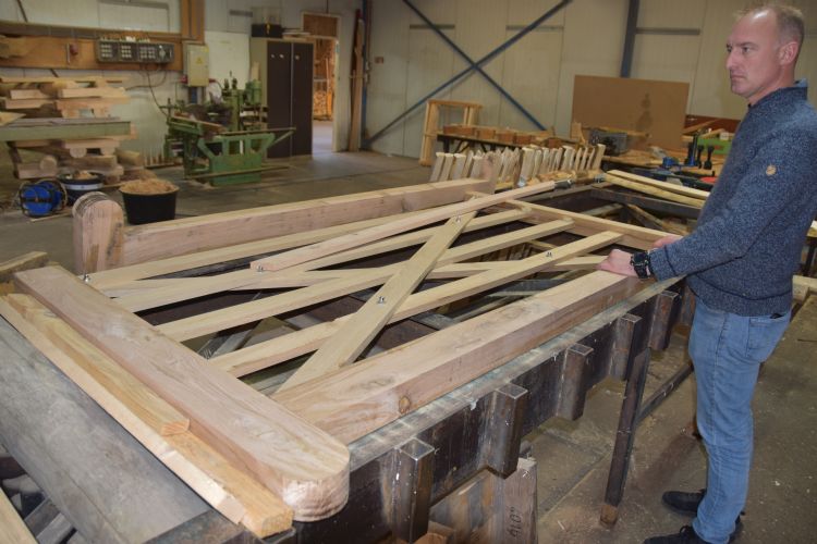 WTC produceert eveneens houten poorten. WTC produceert eveneens houten poorten.