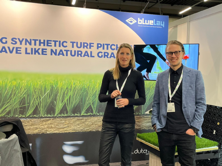 Bij Dutch Blue hadden bezoekers op de Vakbeurs Sportaccomodaties de primeur met BlueLay. Bij Dutch Blue hadden bezoekers op de Vakbeurs Sportaccomodaties de primeur met BlueLay.