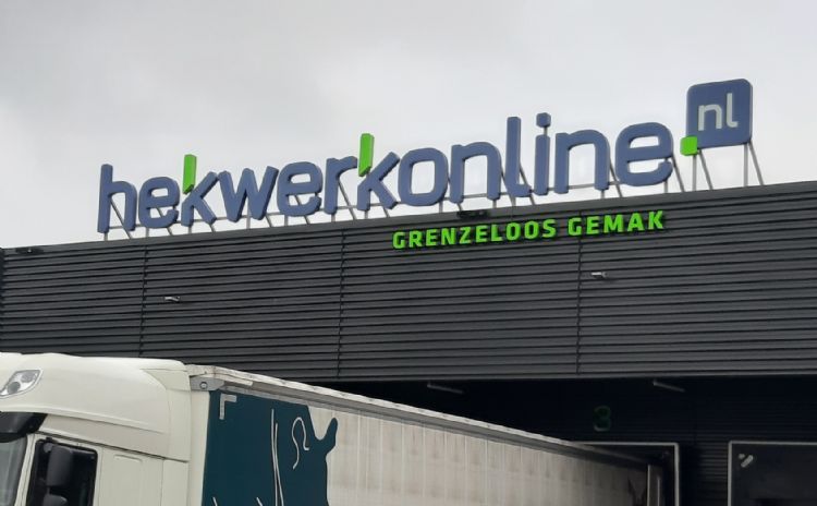 In 2018 werd de webshop Hekwerkonline opgericht; een jaar later werd Fenceweb internationaal actief. Begin 2020 opende Fenceweb nog een webshop: Fenceweb.com. In 2018 werd de webshop Hekwerkonline opgericht; een jaar later werd Fenceweb internationaal actief. Begin 2020 opende Fenceweb nog een webshop: Fenceweb.com.