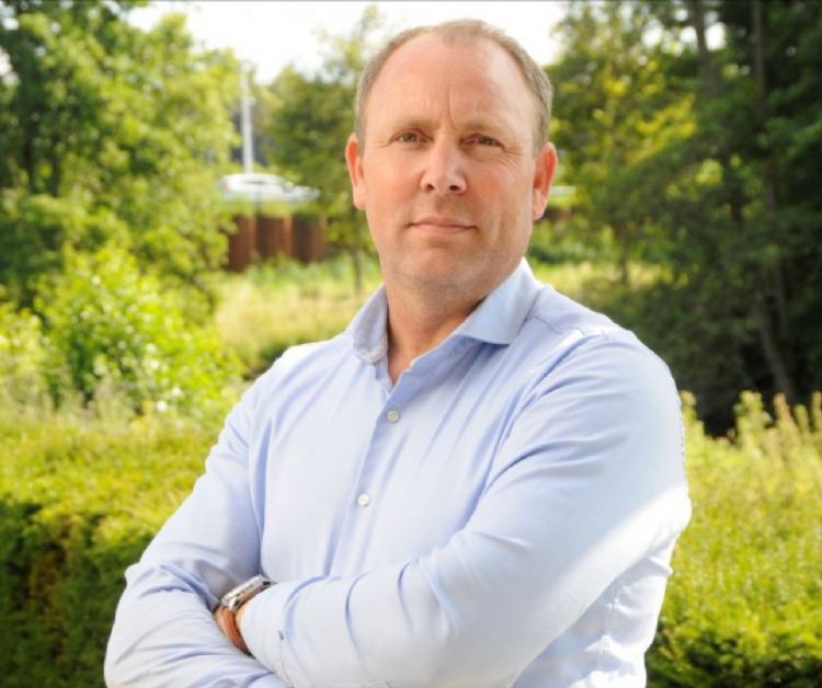 Eric van Roekel (CEO GBN Groep): 'ONE DNA-kunstgras maakt recycling laagdrempelig voor de zakelijke en particuliere markt.' Eric van Roekel (CEO GBN Groep): 'ONE DNA-kunstgras maakt recycling laagdrempelig voor de zakelijke en particuliere markt.'