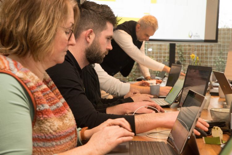 Met de financiële billen bloot tijdens de jaarcijfer analyse Met de financiële billen bloot tijdens de jaarcijfer analyse