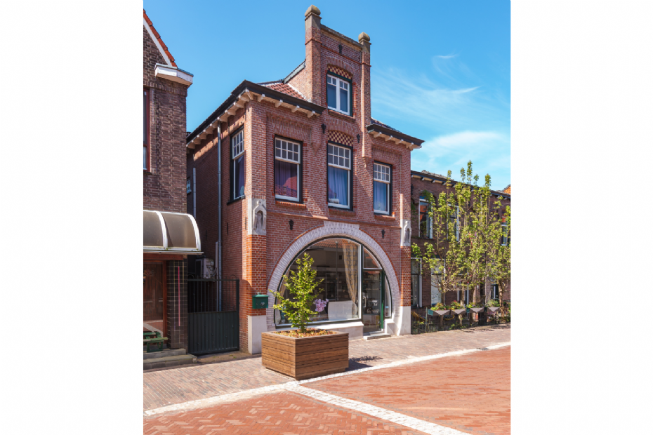 Boombakken zorgen voor een groener straatbeeld in het centrum van Aalsmeer Boombakken zorgen voor een groener straatbeeld in het centrum van Aalsmeer