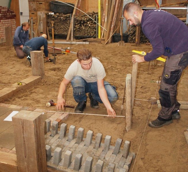 Hoevenaars: 'Om de zoveel tijd leg je op school een toets af. Pas als je die toetsen gehaald hebt, mag je examen doen. Hierdoor word je klaargestoomd voor het examen. Je weet dus al ver van tevoren of je er goed voor staat of nog ergens extra aan moet tre