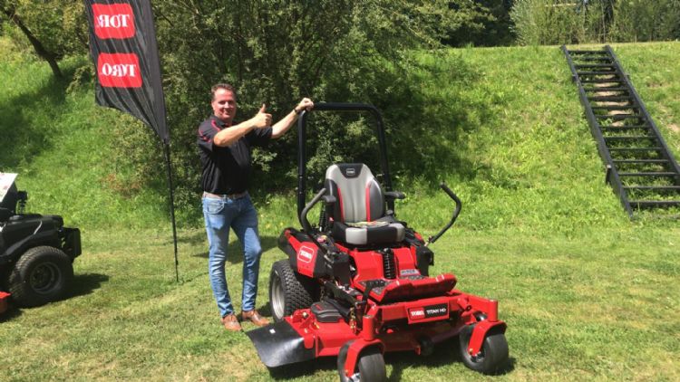 Toro-productmanager Harold Morsink bij één van de Titans. Toro-productmanager Harold Morsink bij één van de Titans.