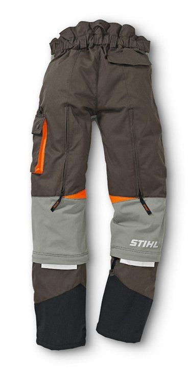 Stihl heeft een multifunctionele broek ontwikkeld voor het werken met de heggenschaar