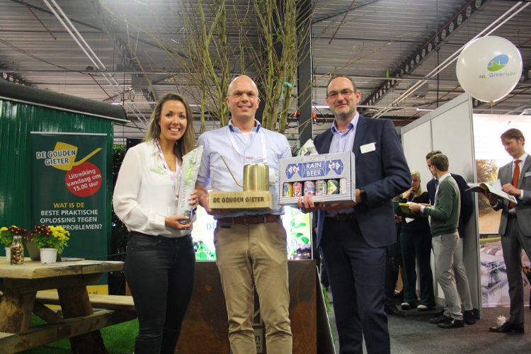 De drie finalisten in de categorie Beste Product: Sharell Hoogervorst van Greenmax, René Voogt van Connected Green en Henk Vlijm van Optigrün De drie finalisten in de categorie Beste Product: Sharell Hoogervorst van Greenmax, René Voogt van Connected Green en Henk Vlijm van Optigrün