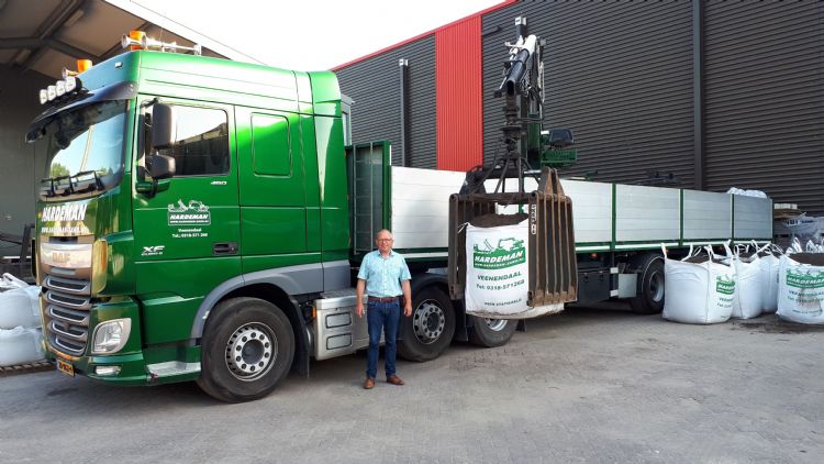 Gijs Hardeman met vrachtwagen