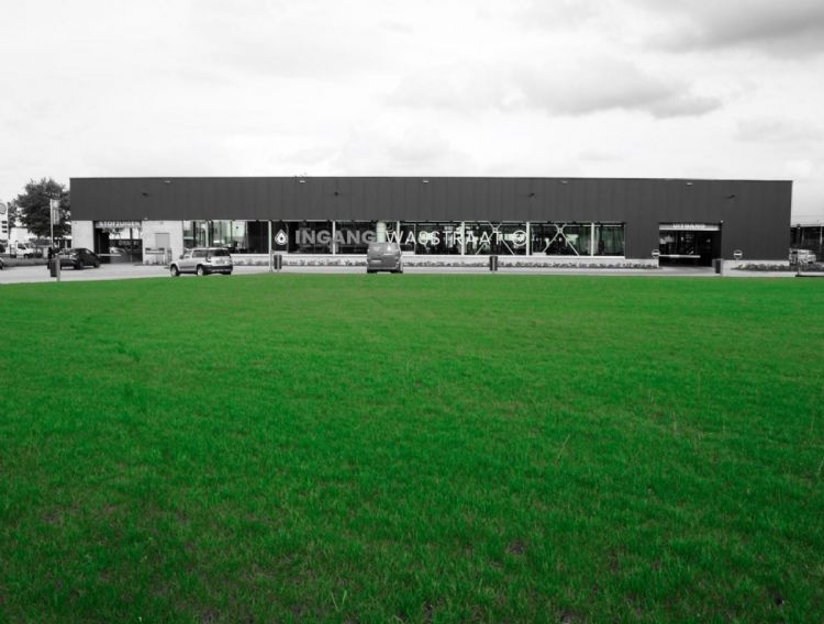 Stip Top Tuinen heeft Mow Saver op verschillende locaties toegepast, onder meer op een nieuwe locatie bij Carwash in Rijen. Stip Top Tuinen heeft Mow Saver op verschillende locaties toegepast, onder meer op een nieuwe locatie bij Carwash in Rijen.