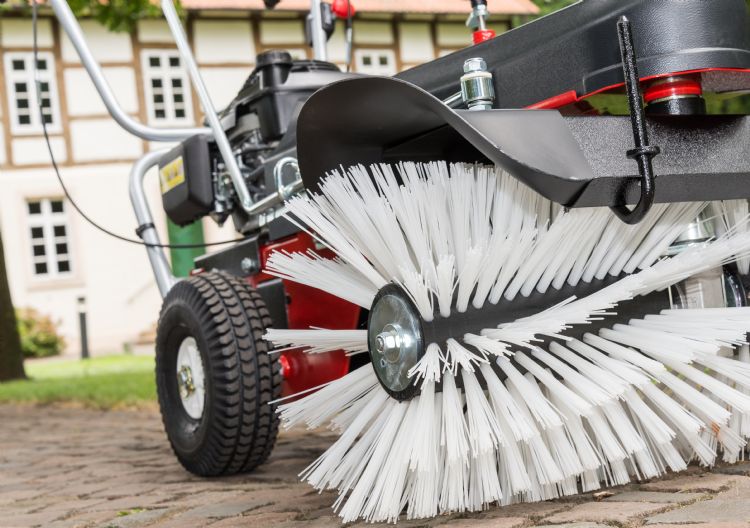 De machines worden geleverd met een hele beschermkap. De machines worden geleverd met een hele beschermkap.