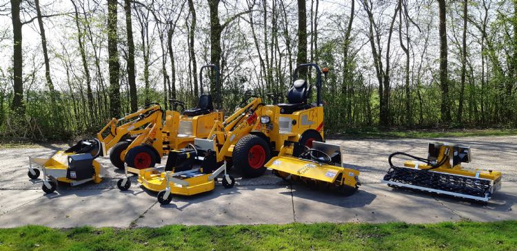 Een kleine selectie uit de ruim 100 verschillende hulpstukken die bij de Knikmops verkrijgbaar zijn Een kleine selectie uit de ruim 100 verschillende hulpstukken die bij de Knikmops verkrijgbaar zijn