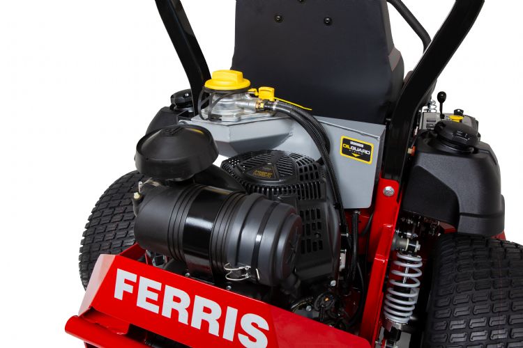 Motor van de ISX2200. Typerend zijn de grote vulopening en het oliefilter boven op de motor met de Oil Guard-olietank van 5 liter. Motor van de ISX2200. Typerend zijn de grote vulopening en het oliefilter boven op de motor met de Oil Guard-olietank van 5 liter.