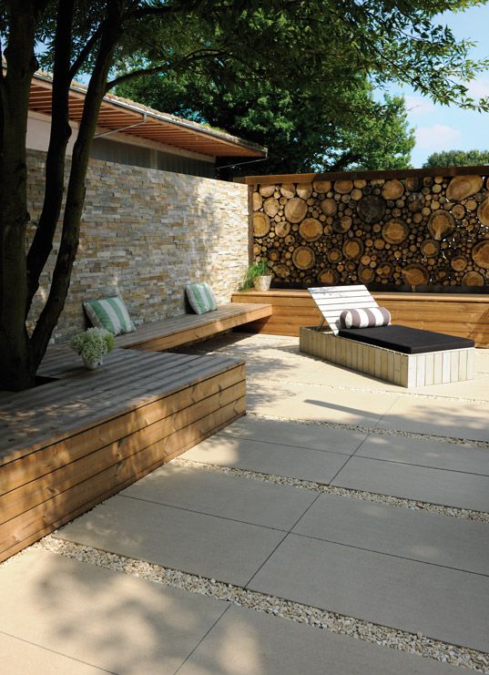 Steen Senzo met een brede grindvoeg Steen Senzo met een brede grindvoeg