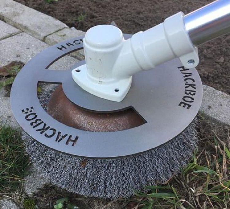 Hackboe met staalborstel. Foto: Hackboe