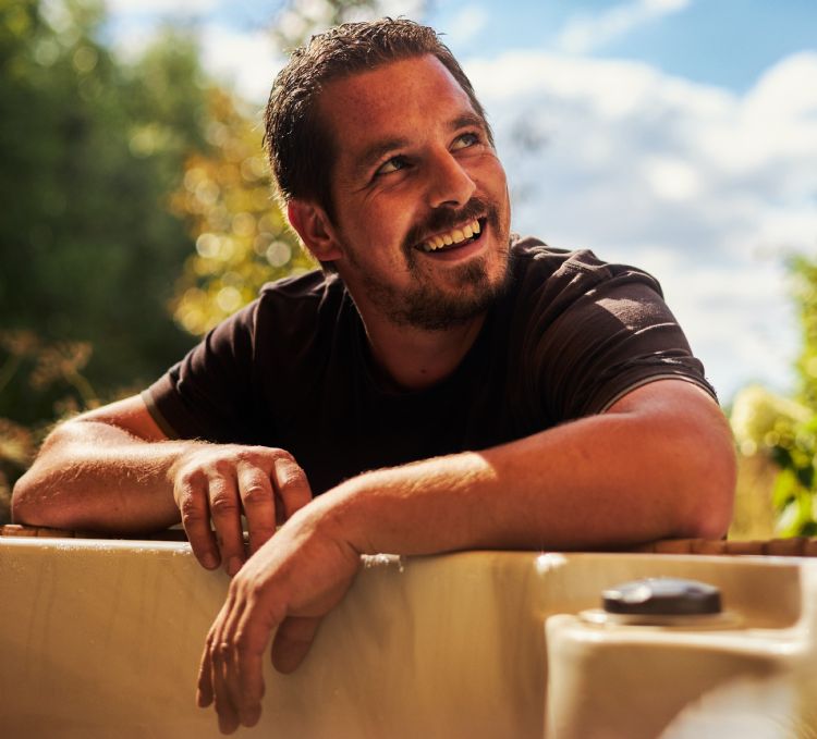 Mark Moes ontwerpt, adviseert en werkt in opdracht van consumenten, bedrijven en organisaties