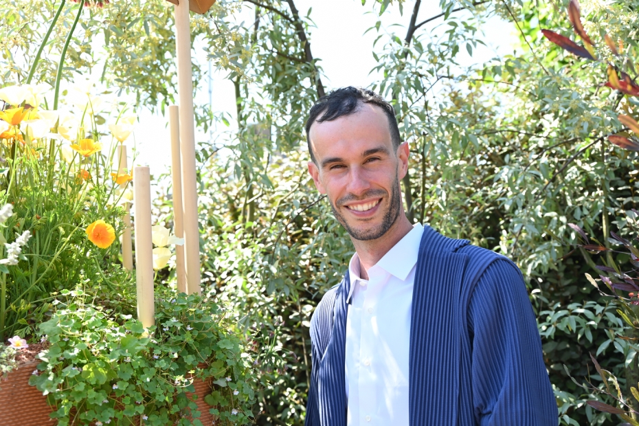 Debuterende tuinontwerper Giulio Giorgi wint én gouden plak voor zijn terracotta toevluchtsoord én nieuwe innovatie-award gericht op duurzaamheid.