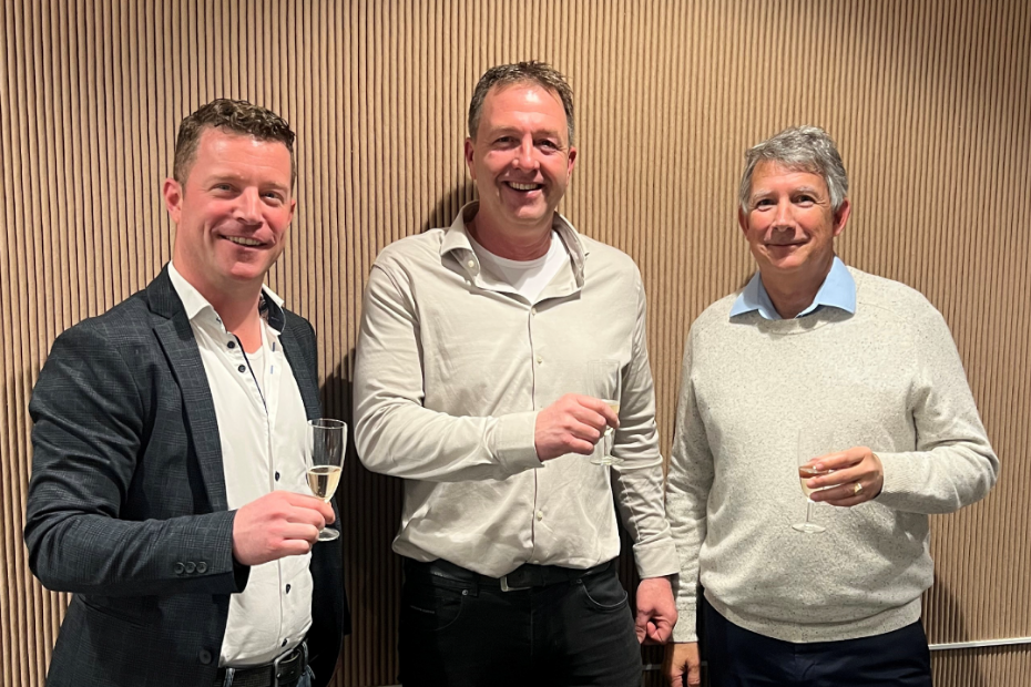 Hans Smulders CEO Osmaïa Nederland, Niels van der Drift van Van der Drift Hoveniers en directeur Eric Bouichet CEO Osmaïa (vlnr).
