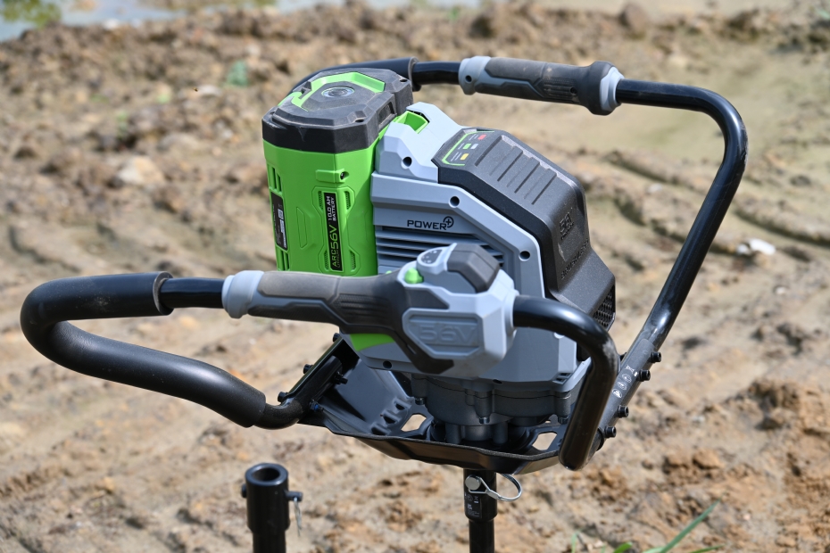 Makita DUX60ZX14 Accu Combisysteem D-greep 2 x 18V excl. accu's en Makita DUX60ZX14 Accu Combisysteem D-greep 2 x 18V excl. accu's en
