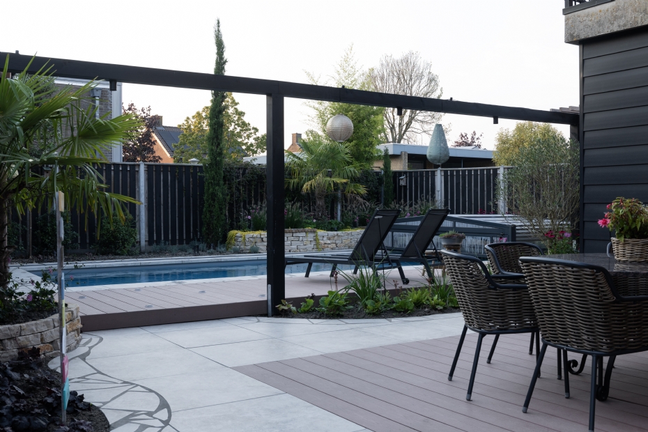 Dit project bewijst dat zelfs in kleinere tuinen ruimte is voor een groot zwembad