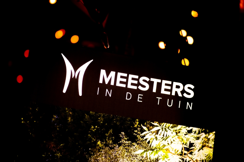 Zoals altijd speelt Meesters in de Tuin zich af in een sprookjesachtige setting