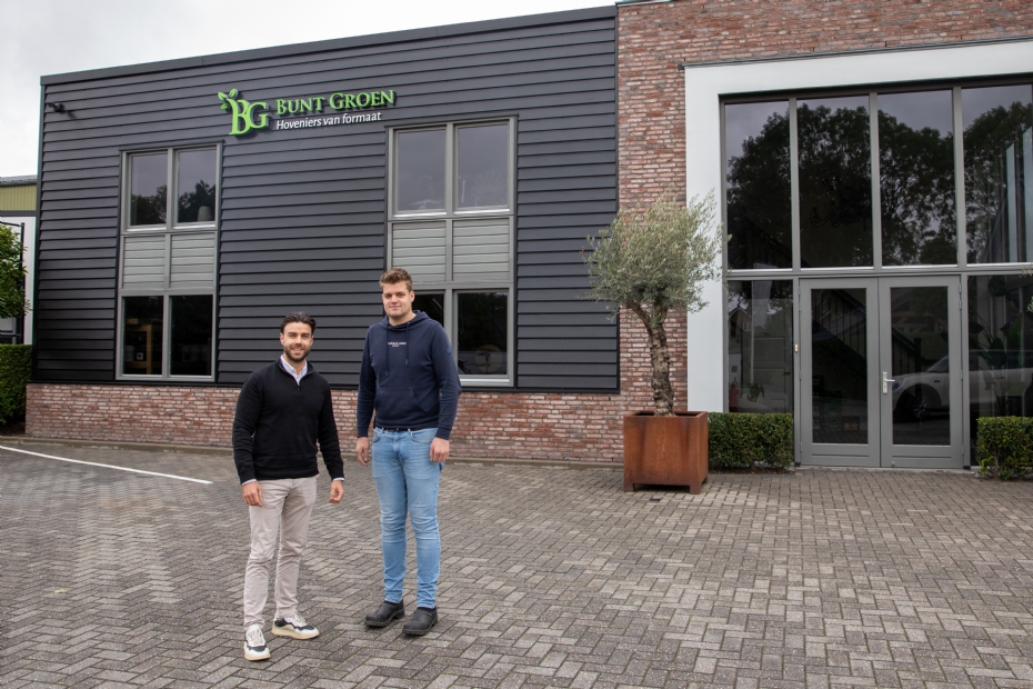 Wilmer Bunt (rechts), eigenaar van Bunt Groen, besloot de overstap naar Suite MKB te maken. Naast hem Maarten van Eeden van Become-IT