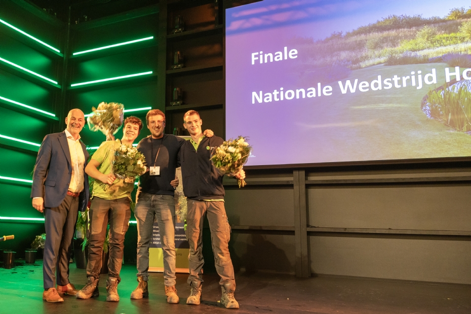 Van lnr John Koomen (Koninklijke VHG), Hidde Kruit, coach Berend Poppema en Daan Blonk -gekrroond tot Nederlands kampioen (Foto: Charlotte Koloc)