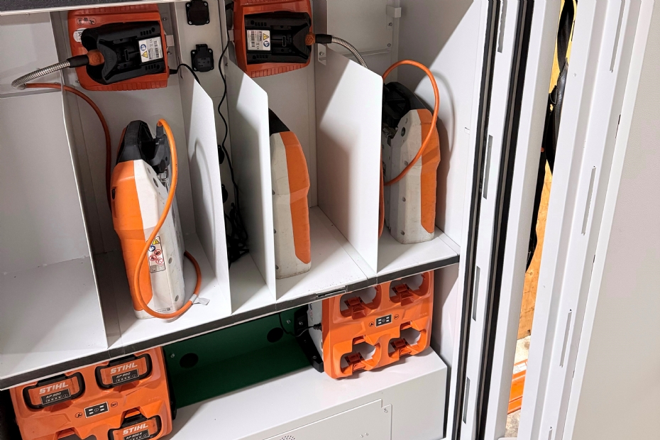 Een ordentelijke indeling van de kluis zorgt dat gebruikers de kast automatisch goed gebruiken