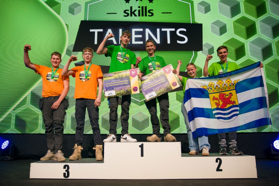 Team de Meerwaarde wint vmbo-wedstrijd Tuinontwerp en -aanleg.