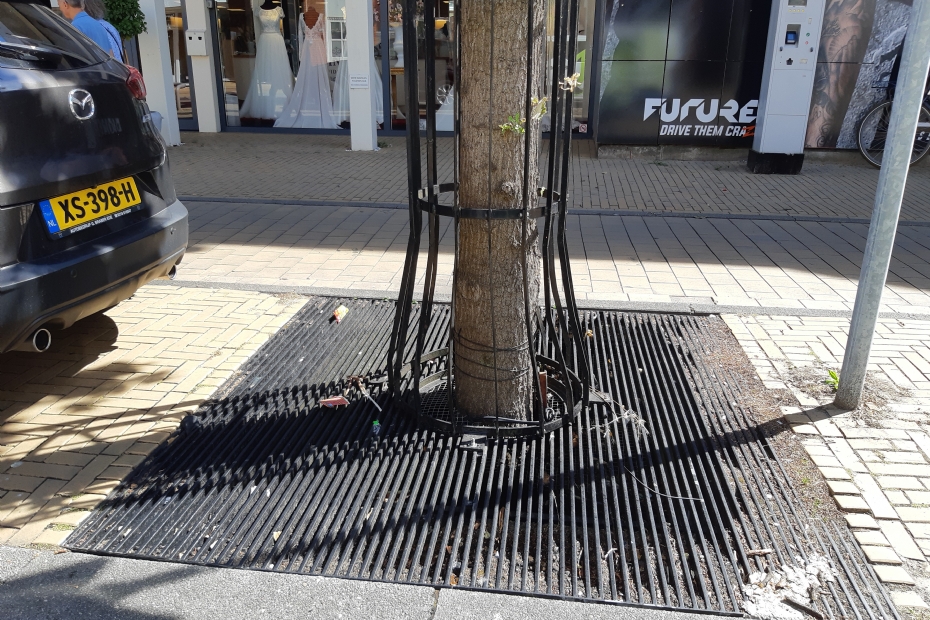 Een boombunker in Apeldoorn met sensoren bij de voet, beeld ter illustratie