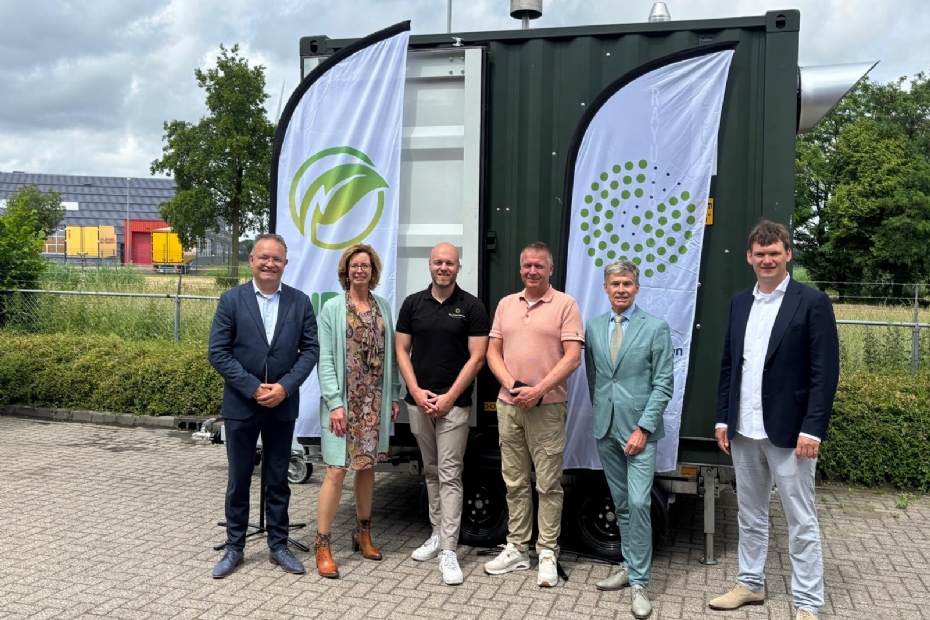 Het college van burgemeester en wethouders van de gemeente Duiven tijdens hun bezoek aan JDK Solution en The Green Solution in Duiven